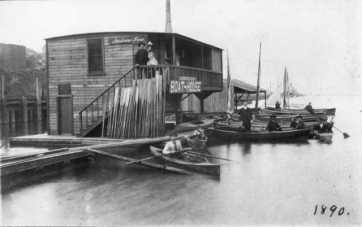 157857e8b8a645-boathouse