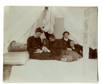 abby-hill-and-children-at-yellowstone-1906